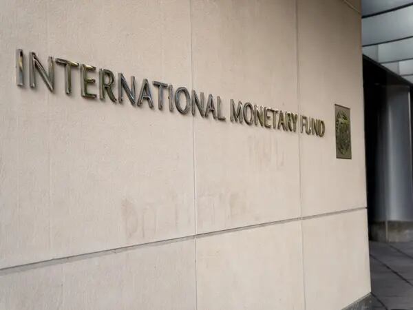 FMI advierte que incertidumbre por futuro de las reformas podría afectar la economíadfd