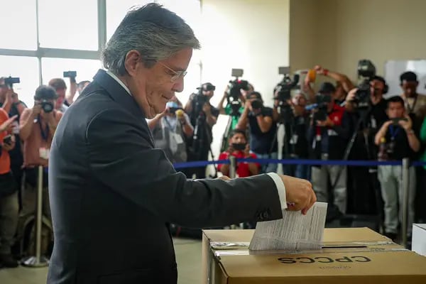 Riesgo país de Ecuador aumenta tras elecciones y es el tercero más alto de LatAm