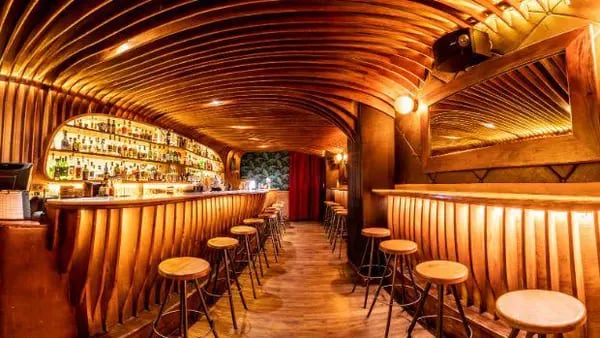El mejor bar del mundo en 2022 se oculta tras una tienda de embutidos en Barcelonadfd