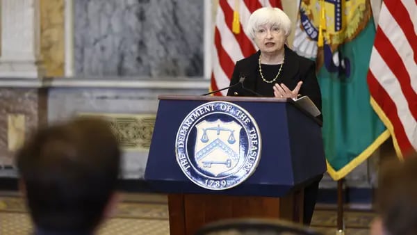 Yellen defiende los estímulos de Biden ante críticas por inflación en EE.UU.dfd