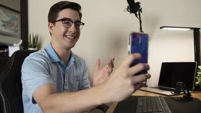 Austin Hankwitz cria vídeos em plataformas de mídia social para uma nova geração de investidores