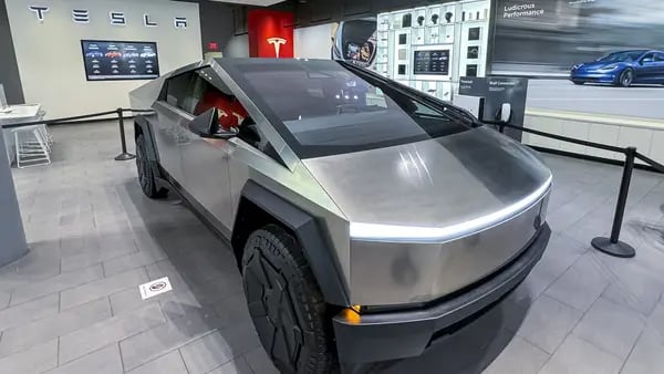 Las Cybertruck de Tesla están listas para ser entregadas a sus primeros clientesdfd