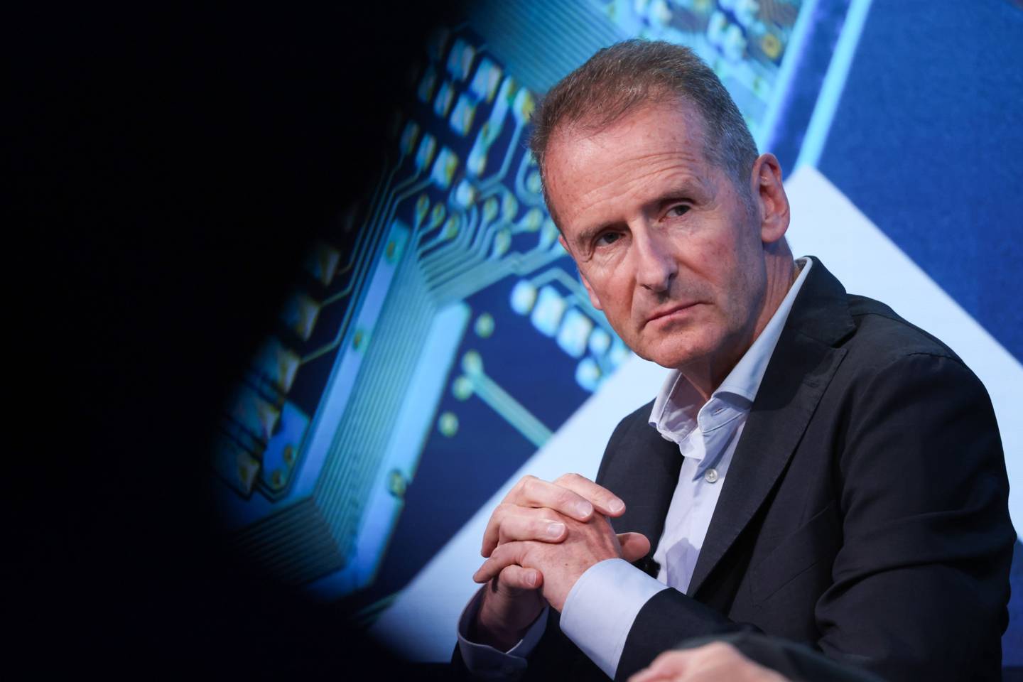 Herbert Diess, CEO de Volkswagen AG, durante una sesión de un panel en el tercer día del Foro Económico Mundial (FEM) en Davos, Suiza, el miércoles 25 de mayo de 2022.