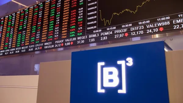 Ibovespa opera em queda com investidores à espera de Fed e feriado dfd