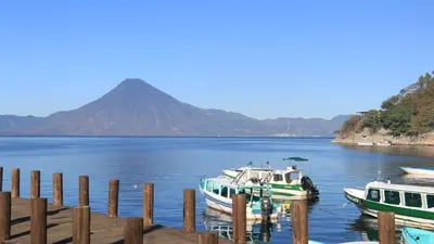 Otro de los destinos más buscados en Guatemala es Panajachel por su vista al lago.
