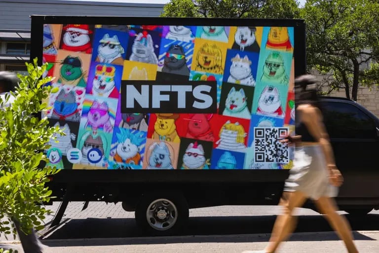 Um anúncio de NFT durante o Festival Consensus 2022 da CoinDesk em Austin, Texas. Foto: Jordan Vonderhaar/Bloomberg.dfd