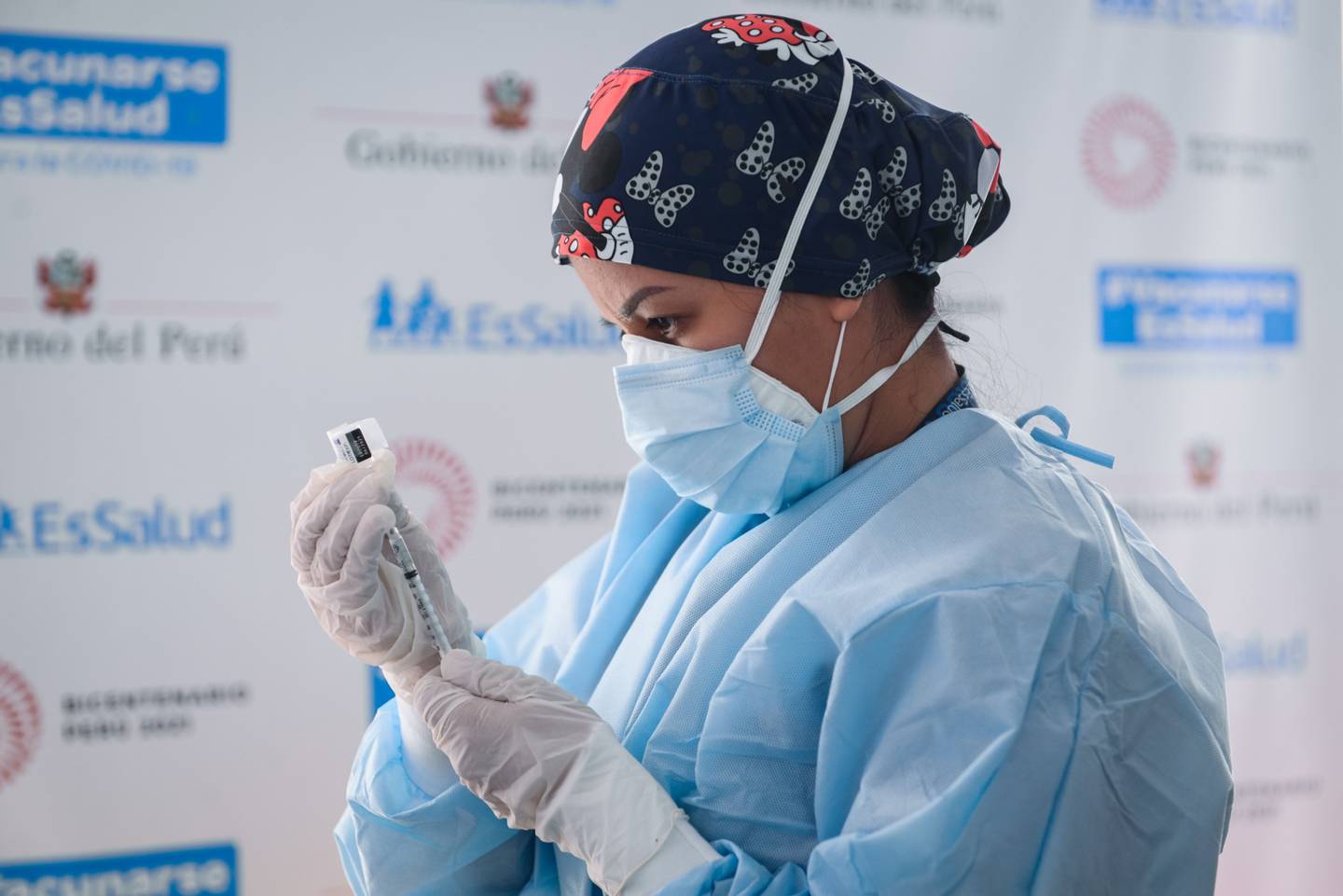 A health worker prepares a dose of Pfizer-BioNTech Covid-19 vaccine at a clinic in Lima, Peru, Thursday, March 11, 2021.

dfd