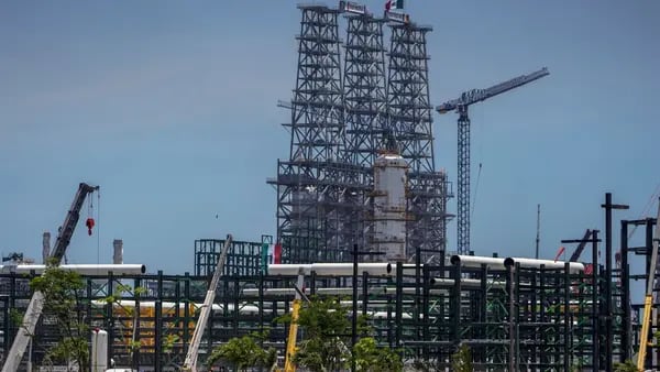 Pemex vuelve a retrasar producción de gasolina en Refinería Dos Bocas dfd