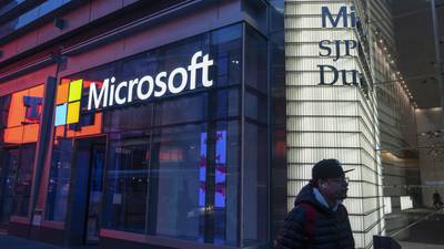 Microsoft es criticado por concierto para sus ejecutivos antes de despidos masivosdfd