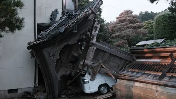 Terremoto de magnitude 7,6 atinge costa oeste do Japão e gera alerta de tsunamidfd