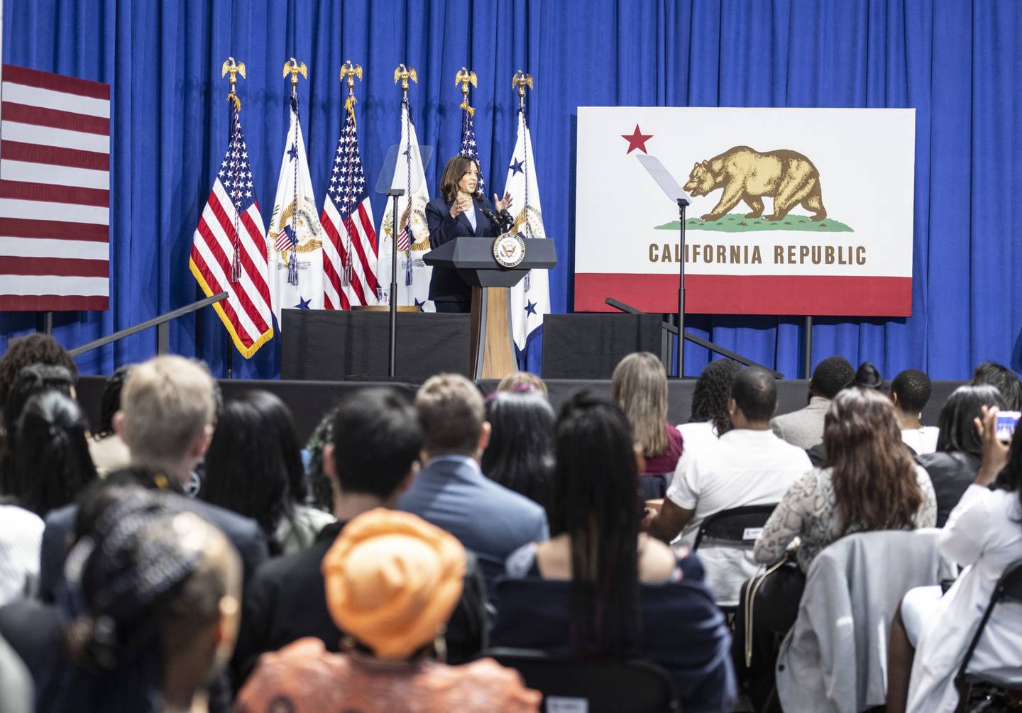 La vicepresidenta de los Estados Unidos, Kamala Harris, habla después de reunirse con miembros de la fuerza laboral de atención de la salud materna en el Centro William J. Rutter de la Universidad de California en San Francisco, California, EE. UU., el jueves 21 de abril de 2022.