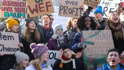 Ativistas liderados por Greta Thunberg participam de protesto