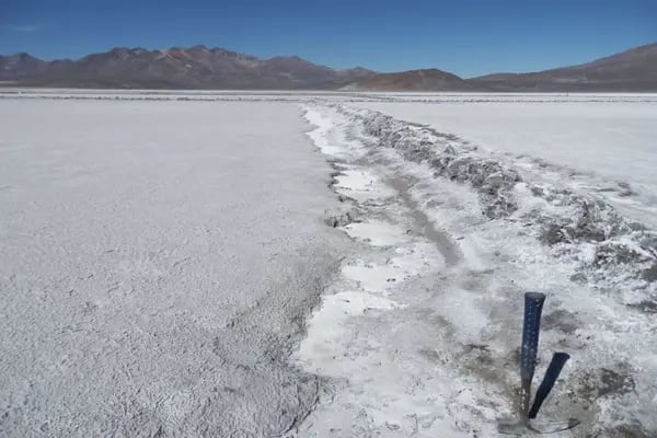 Perú tiene potencial de explorar y explotar minas de litio, un elemento muy requerido a nivel global para las baterias de autos eléctricos.
