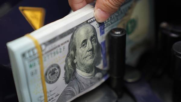 Cada vez más países evitan al dólar, usado como arma geopolíticadfd