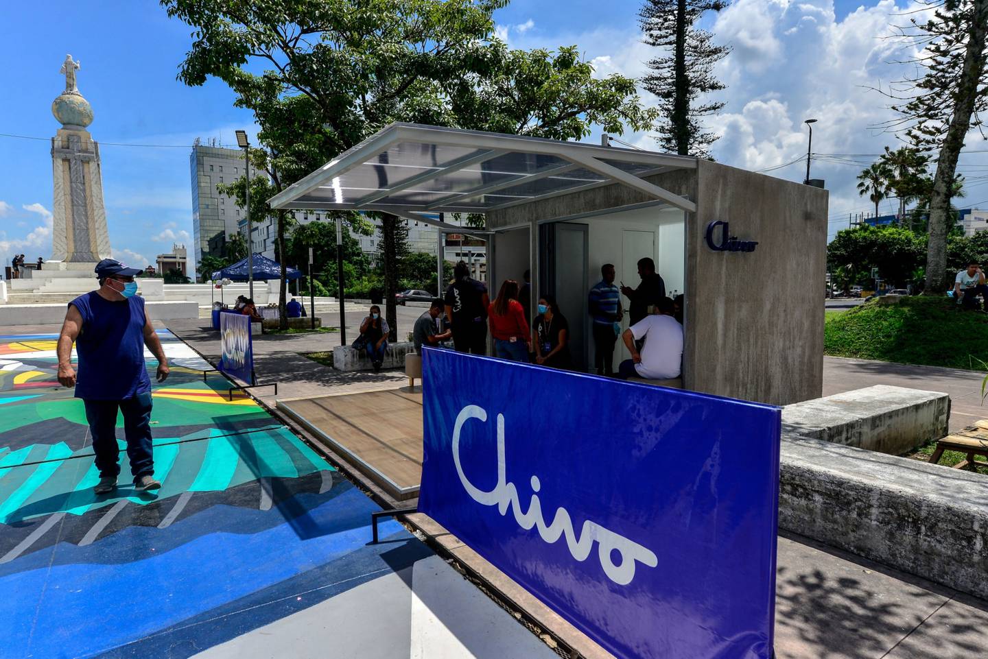 La instalación de cajeros cripto en El Salvador procura facilitar la convertibilidad entre bitcoin y dólares, en el marco de la Ley Bitcoin. Foto: Camilo Freedman/Bloomberg