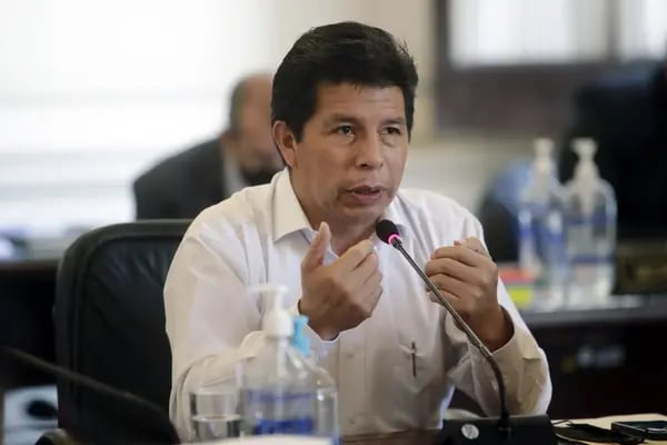 Pedro Castillo lideró este lunes una sesión extraordinaria del Consejo de Ministros que revisaba el proyecto de ley de consulta popular sobre una nueva Constitución Política del Perú. Este proyecto ya fue enviado al Congreso.