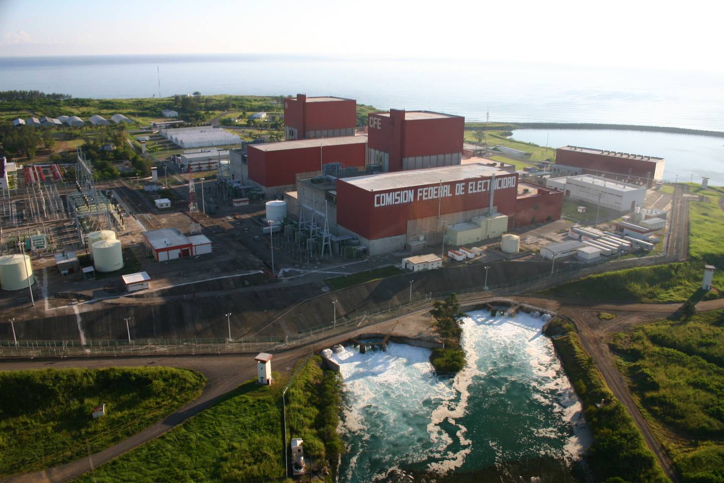 Vista general de la central nucleoeléctrica Laguna Verde de CFE en Veracruz. (Foto: Sener).