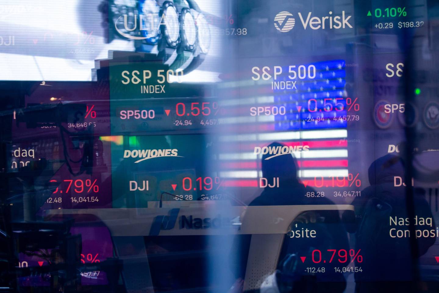 No final de uma semana de fortes oscilações do mercado, o S&P 500 (SPX) retomou seu avanço e interrompeu uma queda de três dias