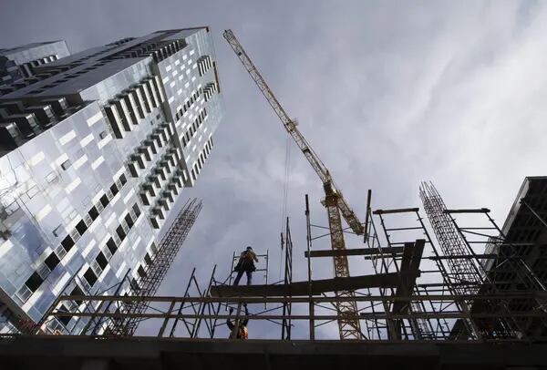Os pedidos de construção saltaram 9,1% para 1,87 milhão de unidades anualizadas em dezembro, o maior desde janeiro do ano passado.