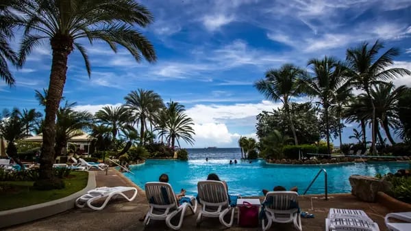 Mujeres dominicanas son mayoría en fuerza laboral del turismo, pero persiste brecha salarialdfd
