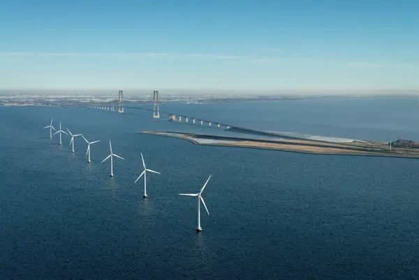 El embajador Erik Høeg destacó que este país refuerza su plan con megaproyectos en el Mar Báltico, que incluyen la creación de nuevas islas artificiales para generar energía eólica para millones de hogares en el norte de Europa.