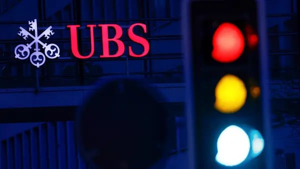 UBS venderá miles de millones más de bonos AT1 en los próximos añosdfd