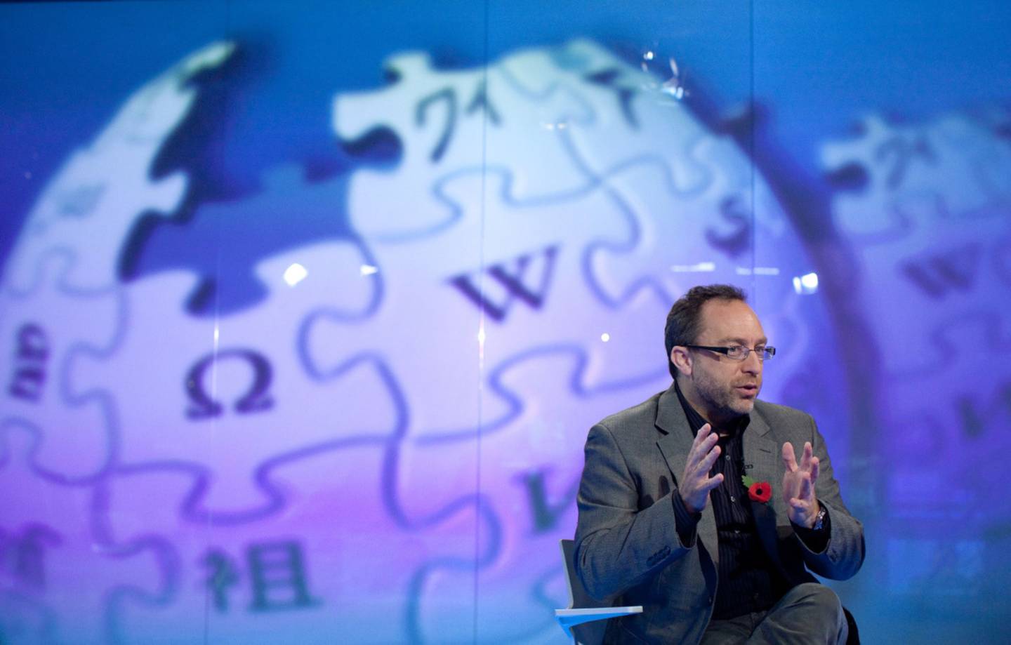 Jimmy Wales, cofundador de Wikipedia, durante una entrevista televisiva en Londres, Reino Unido, el lunes 7 de noviembre de 2011.dfd