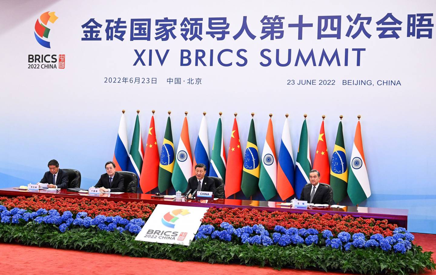 El Presidente Xi Jinping celebra la Cumbre de los BRICS por videoconferencia en Pekín, China, en 2022.
