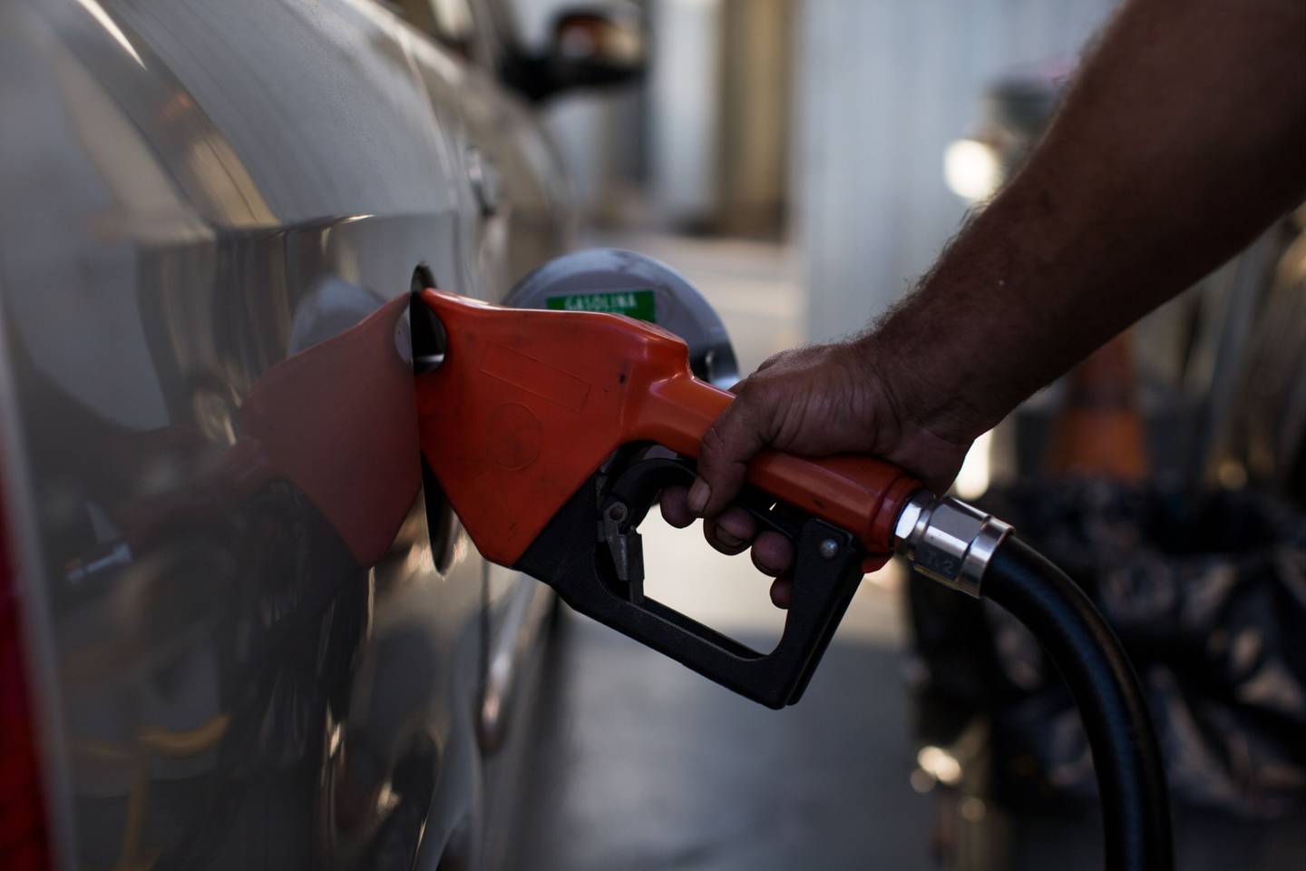 Precios de los combustibles continúan subiendo a escala internacional