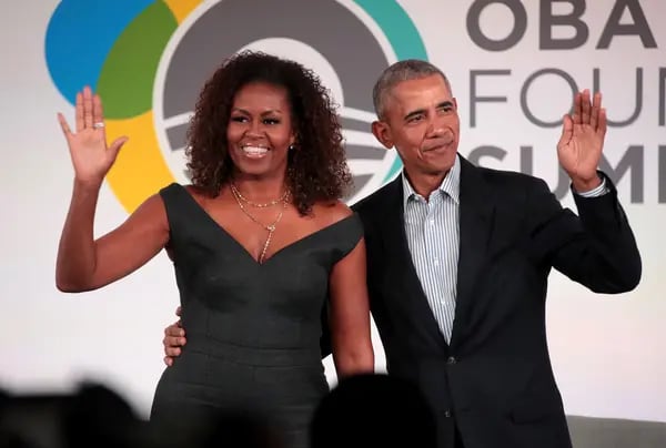 El expresidente de Estados Unidos Barack Obama y su esposa Michelle en la Cumbre de la Fundación Obama en el campus del Instituto Tecnológico de Illinois el 29 de octubre de 2019 en Chicago.