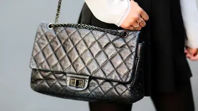 Modelo Chanel 2.55 Fonte: Edward Berthelot/French Select/Getty Images