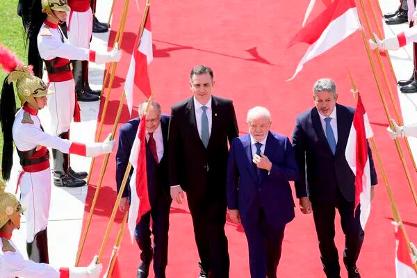 Lula chega ao Congresso para tomar posse como presidente, acompanhado de Geraldo Alckmin, Rodrigo Pacheco e Arthur Lira