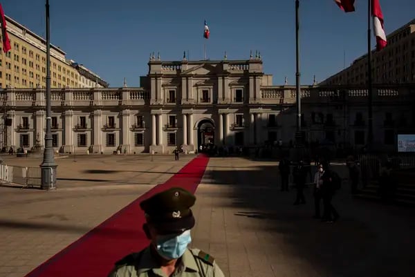Palacio presidencial de La Moneda en Santiago de ChileFotógrafo: Cristóbal Olivares/Bloomberg