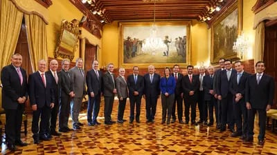 AMLO se reunió con el presidente del CCE, Carlos Salazar, y con los presidentes de los 14 organismos empresariales que conforman al Consejo. (Cortesía: Gobierno de México)