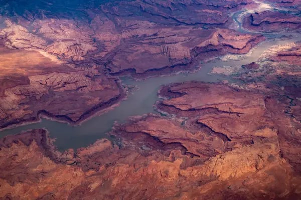 El río Colorado fluye a través de un desierto relativamente árido cerca de Moab, Utah, el 19 de mayo.