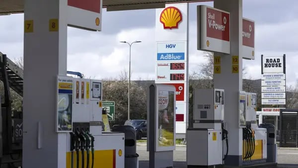 Shell sigue los pasos de YPF y sube el precio de sus combustibles por 10,5% dfd