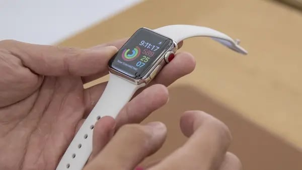 Apple es demandado por pantallas de reloj rotas que lesionaron a clientesdfd