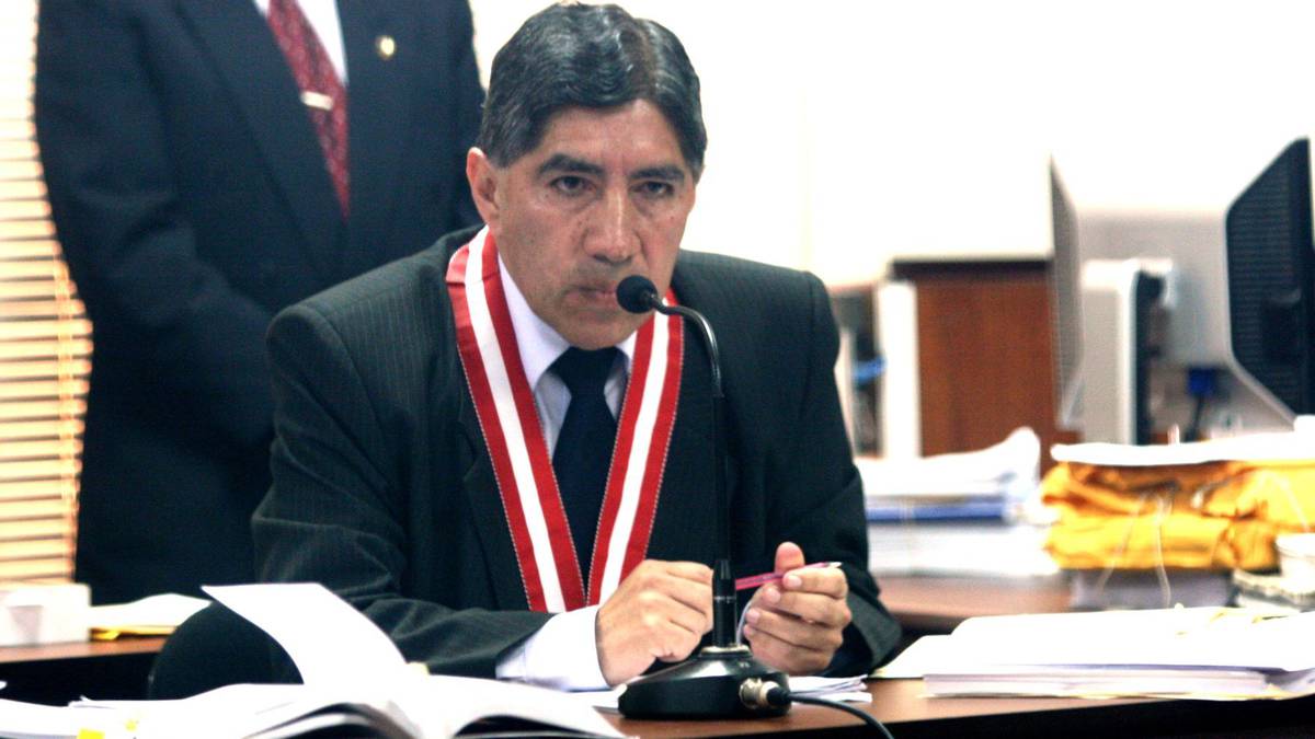 Renuncia Avelino Guillén, ministro del Interior de Perú
