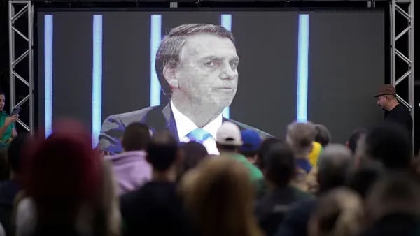 Bolsonaro Says He Will Respect Brazil Vote in Nod to Moderatesdfd
