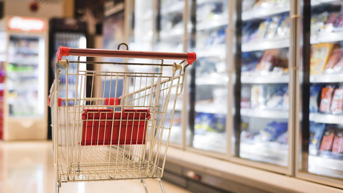 Brasileiro troca produto premium por ‘low-cost’ no supermercado