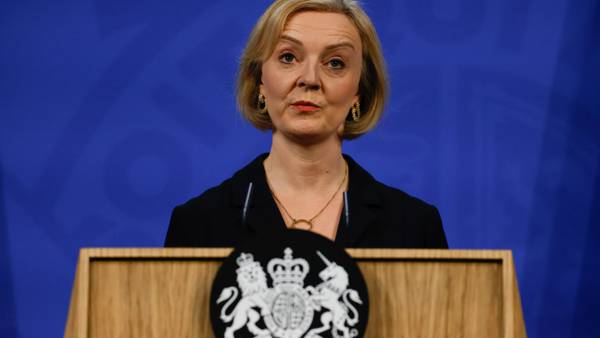 Liz Truss renuncia como primera ministra británicadfd