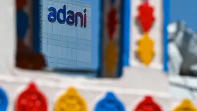 A Adani Ports & Special Economic Zone Ltd. foi particularmente atingida, sofrendo uma queda de mais de 9%, o que a coloca abaixo do preço pago pela GQG Partners para adquirir uma participação no início deste mês.