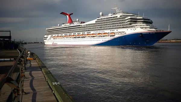 As Passengers Return, Cruise Lines’ Crew Scarcity Leads to Canceled Trips, Less Pizzadfd