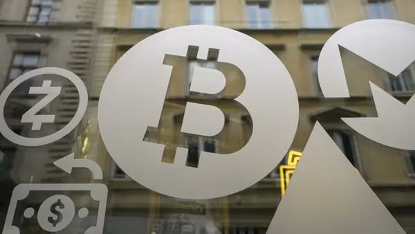 Bitcoin cae a medida que se aceleran las liquidaciones de apuestas alcistasdfd