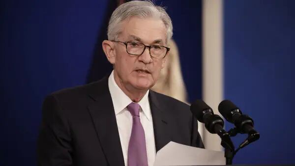 Powell ya no considera “transitoria” la inflación; estímulo podría terminar antes  dfd