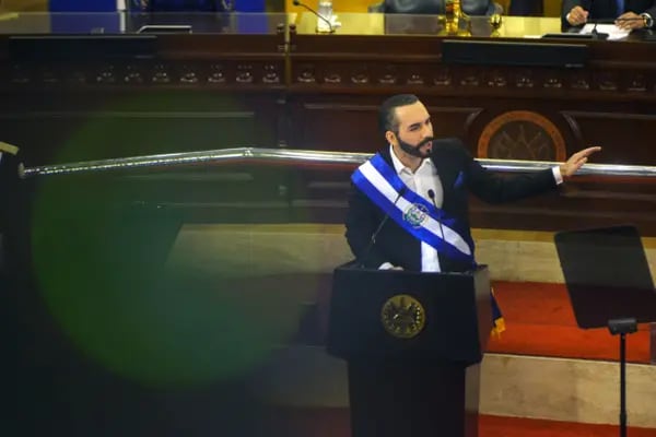 Nayib Bukele, presidente de El Salvador, pronuncia un discurso ante el Congreso en el edificio de la Asamblea Legislativa en San Salvador, El Salvador.