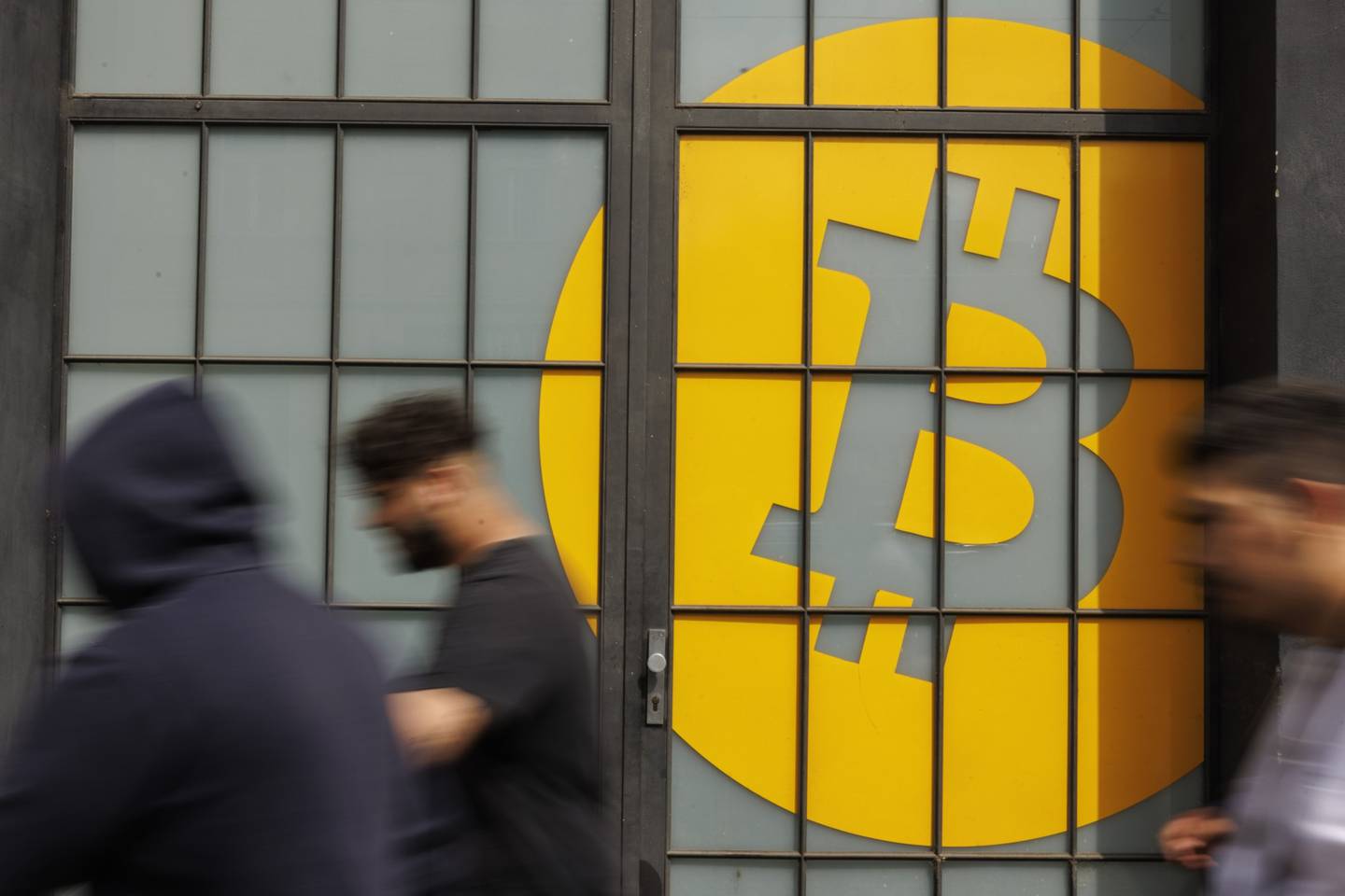 Bitcoin tropieza esta semana: no mantiene el umbral de US$30.000