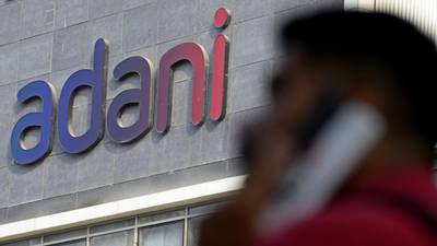 Adani niega que banqueros estén considerando retrasar la venta de accionesdfd