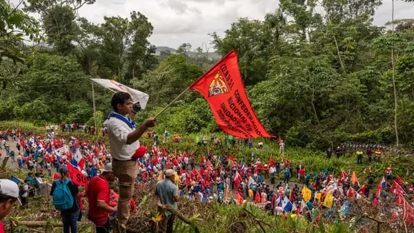 Miembros del sindicato Suntracs protestan en mina panameña de First Quantumdfd