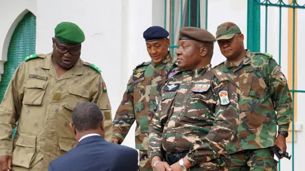 Bloque africano advierte por uso de la fuerza para reinstaurar a presidente de Nígerdfd